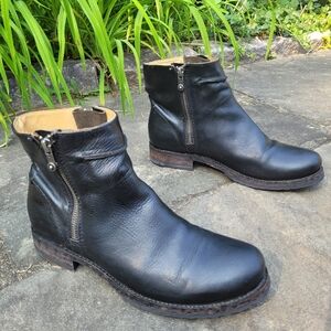 COPY - Frye  Veronica  seam moto boots